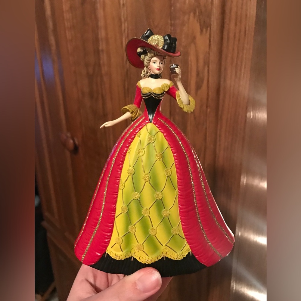 2011 Coca C O L A Hamilton C O L L E C T I O N figurine